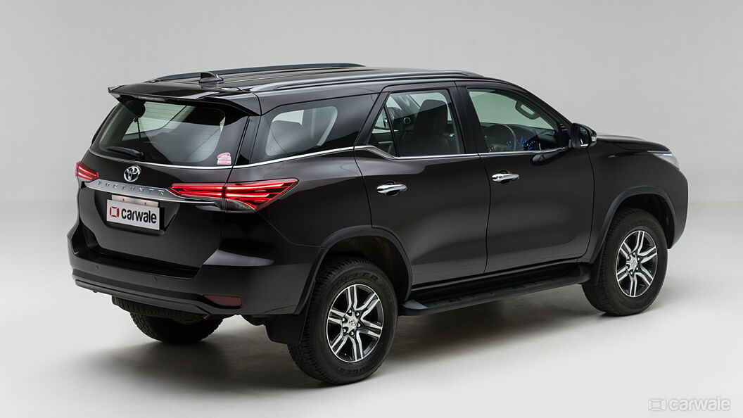 Discontinued Toyota Fortuner 2016 Right Rear Three Quarter