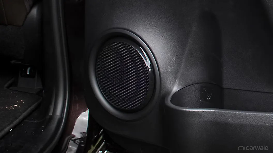 Fortuner [20162021] Rear Speakers Image, Fortuner [20162021] Photos
