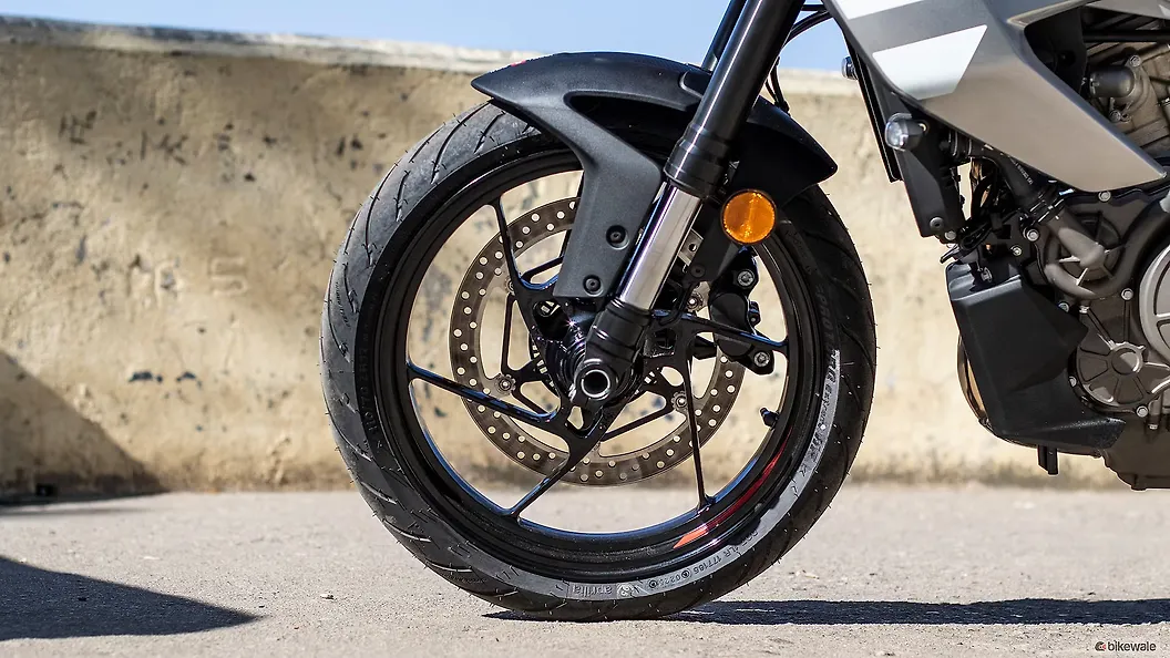 Aprilia Tuono 457 Left Side View Image – BikeWale