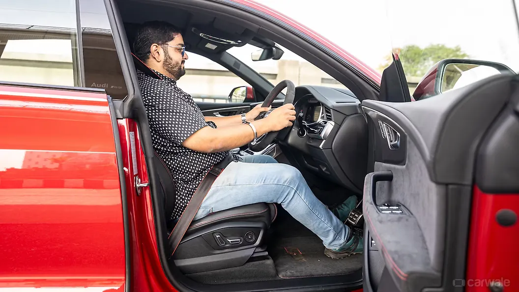Audi RS Q8 Performance Front Row Seats