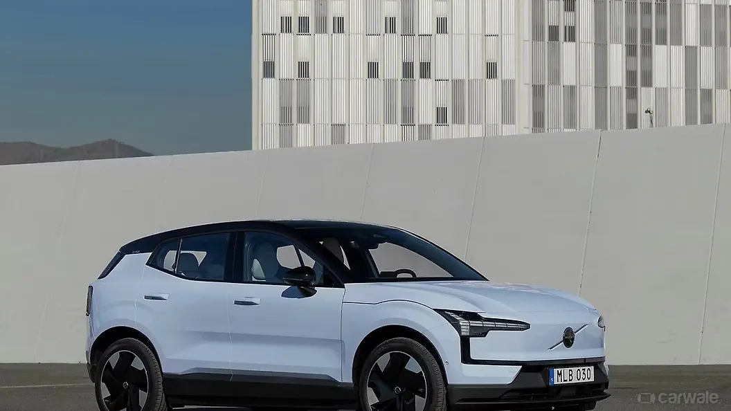 Volvo XC90 Right Front Three Quarter