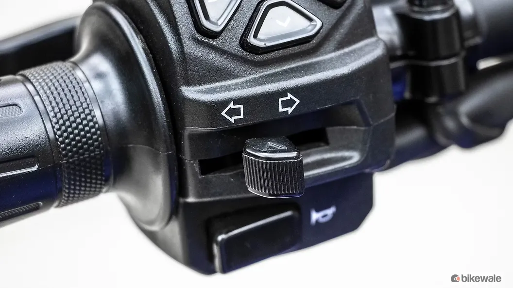 Yamaha FZ S Hybrid Turn Indicators Switch Image – BikeWale