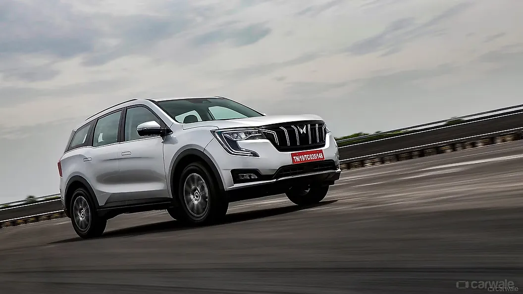 Mahindra XUV700 Right Front Three Quarter