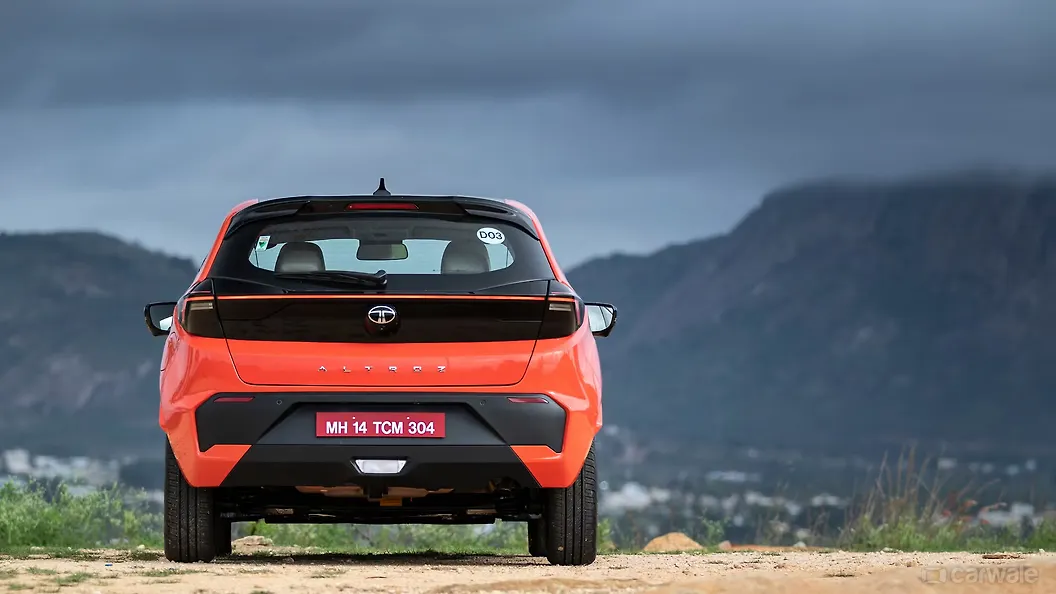 टाटा अल्ट्रोज़ पीछे का व्यू