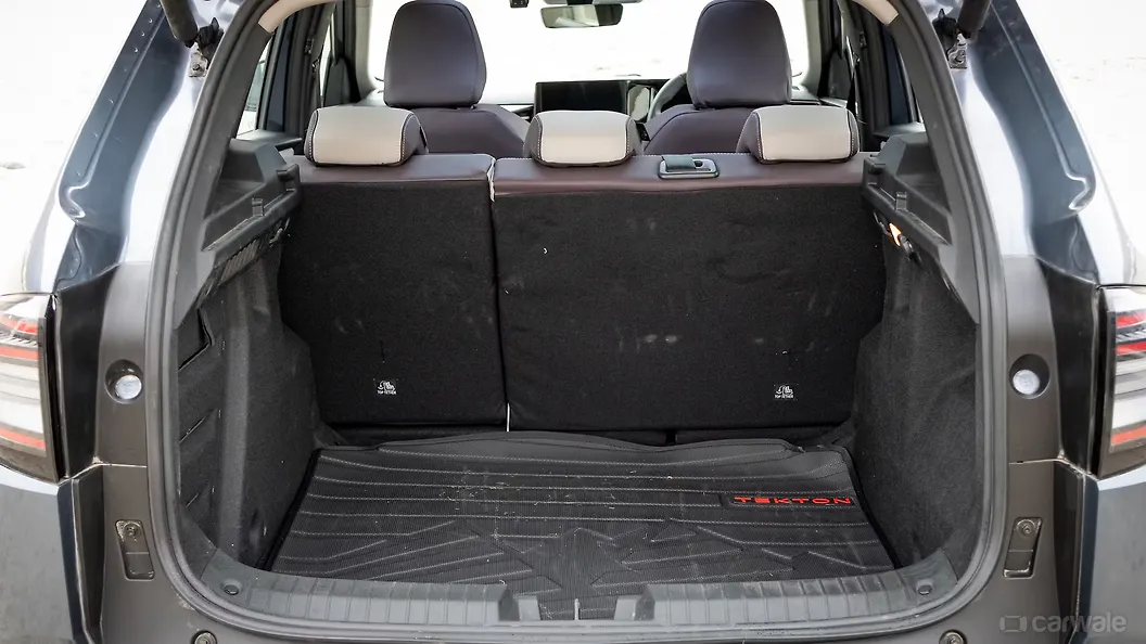 Nissan Tekton Bootspace