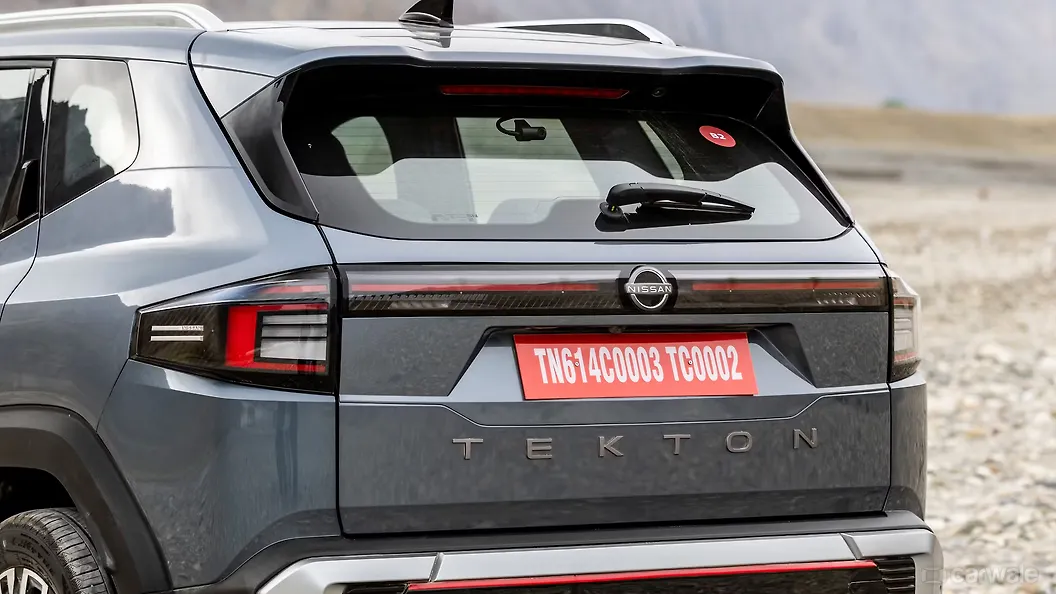 Nissan Tekton Closed Boot/Trunk