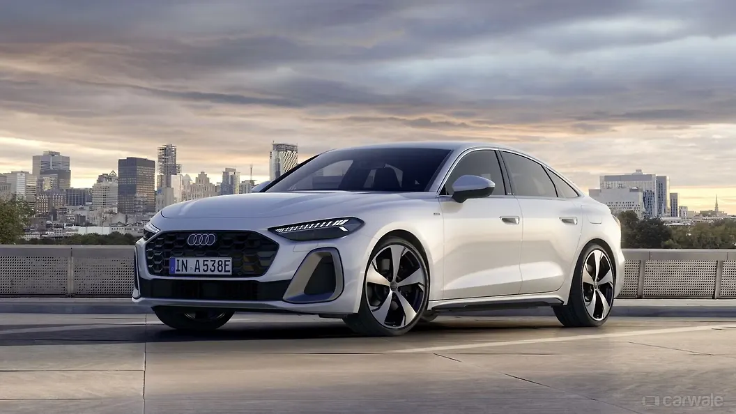 ऑडी a4 लेफ्ट फ्रंट थ्री क्वार्टर