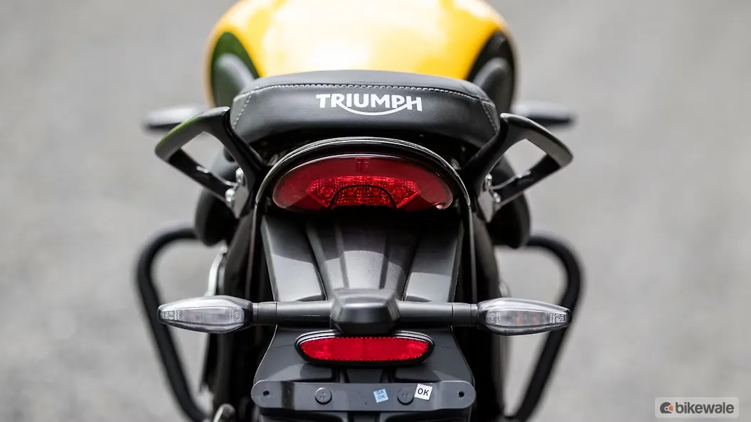 Triumph Scrambler 400 XC [2025] Rear Reflex Reflector Image – BikeWale