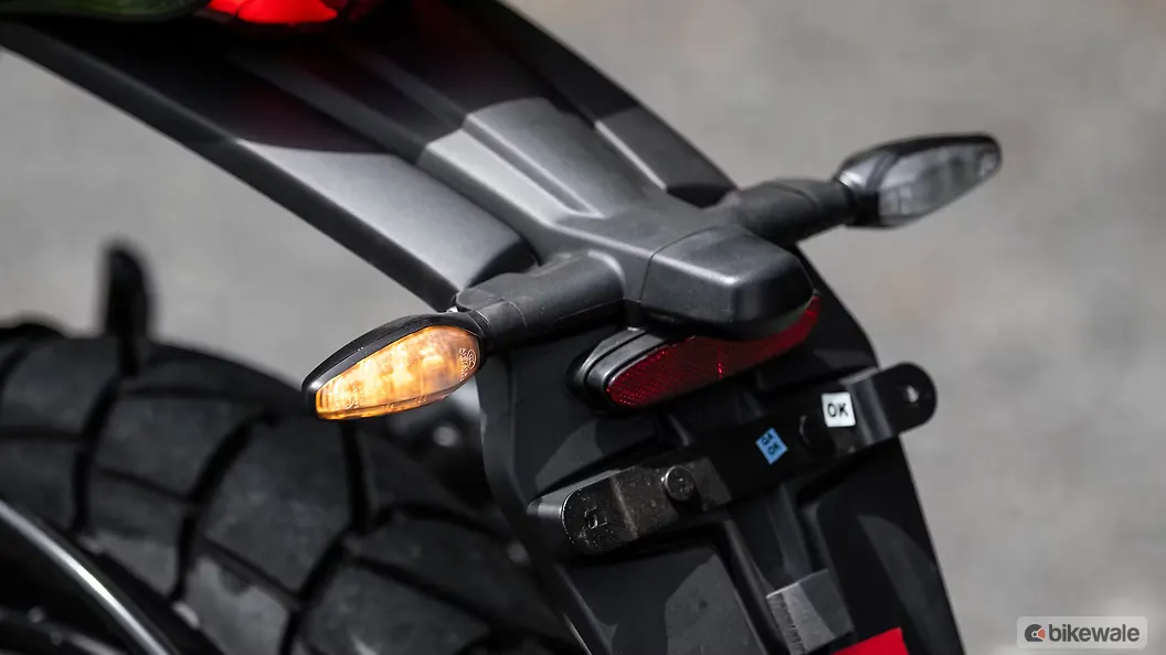 Triumph Scrambler 400 XC [2025] Rear Turn Indicators Image – BikeWale