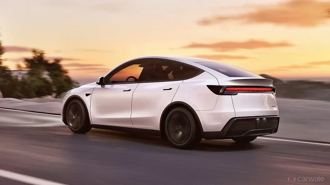 टेस्ला मॉडल Y ठीक सामने तीन चौथाई टेस्ला मॉडल Y ठीक सामने तीन चौथाई
