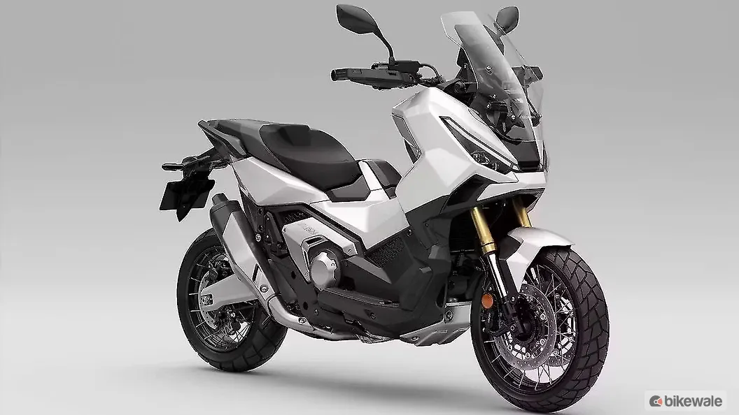 KTM RC 200 Right Side View