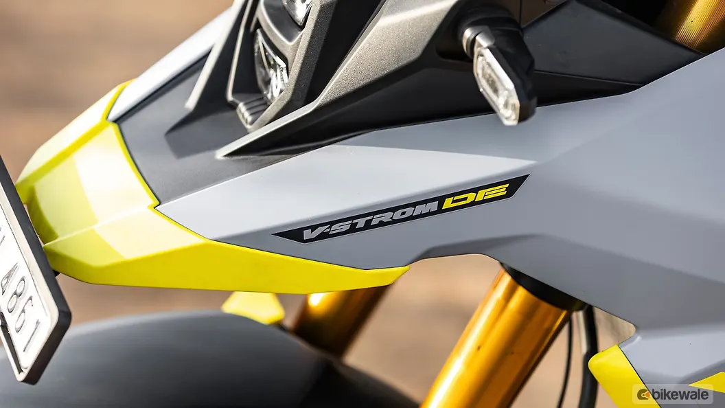 Suzuki V Strom 800 DE Front Turn Indicators Image BikeWale suzuki-v-strom-800-de-front-turn-indicators-image-bikewale