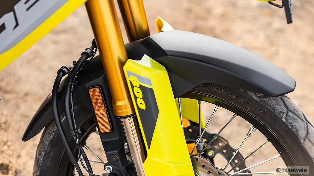 Suzuki V Strom 800 DE Front Turn Indicators Image BikeWale suzuki-v-strom-800-de-front-turn-indicators-image-bikewale