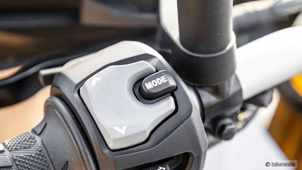 Suzuki V-Strom 800 DE Riding Modes Switch Image – BikeWale