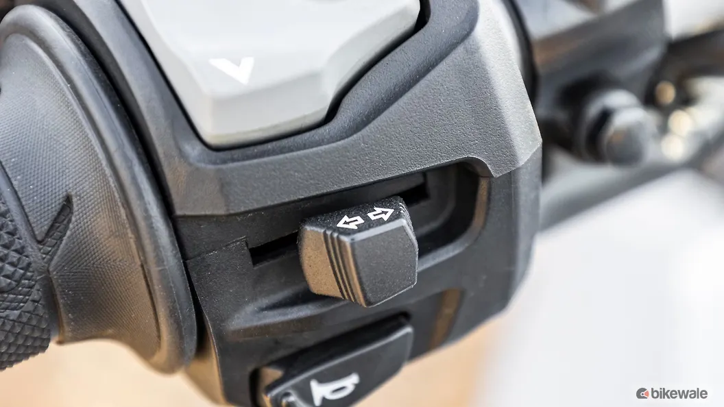 Suzuki V Strom 800 DE Turn Indicators Switch Image BikeWale suzuki-v-strom-800-de-turn-indicators-switch-image-bikewale