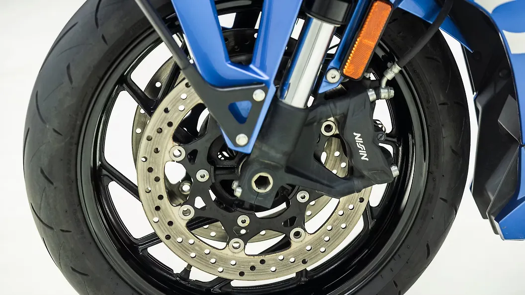 Suzuki GSX-8R Front Brake Image – BikeWale