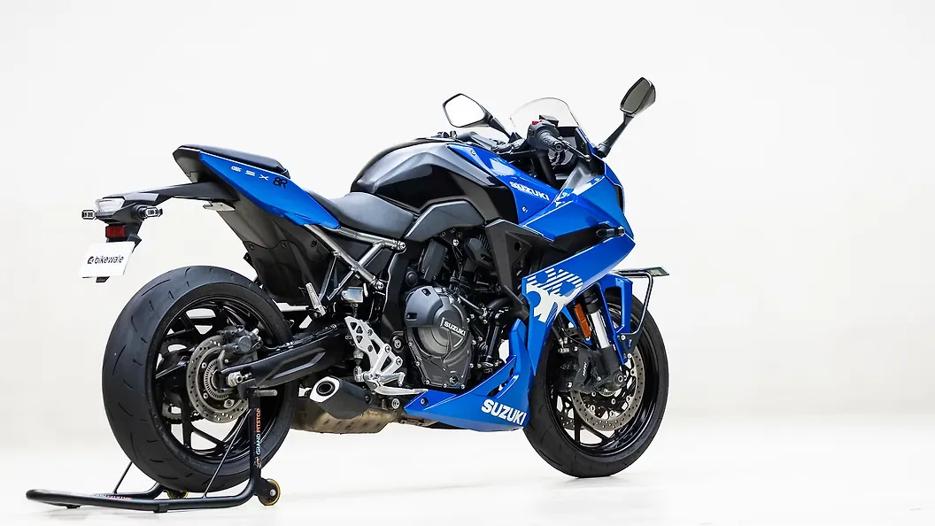 Suzuki GSX-8R Right Rear Three Quarter Image – BikeWale