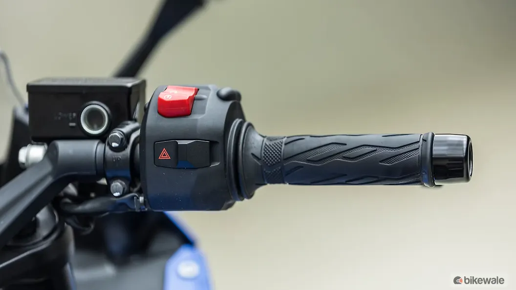 Suzuki GSX-8R Right Side Handelbar Throttle Grip