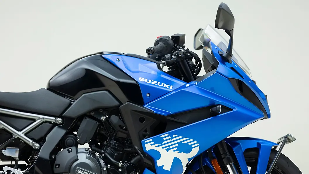 Suzuki GSX-8R Side Fairing Image – BikeWale