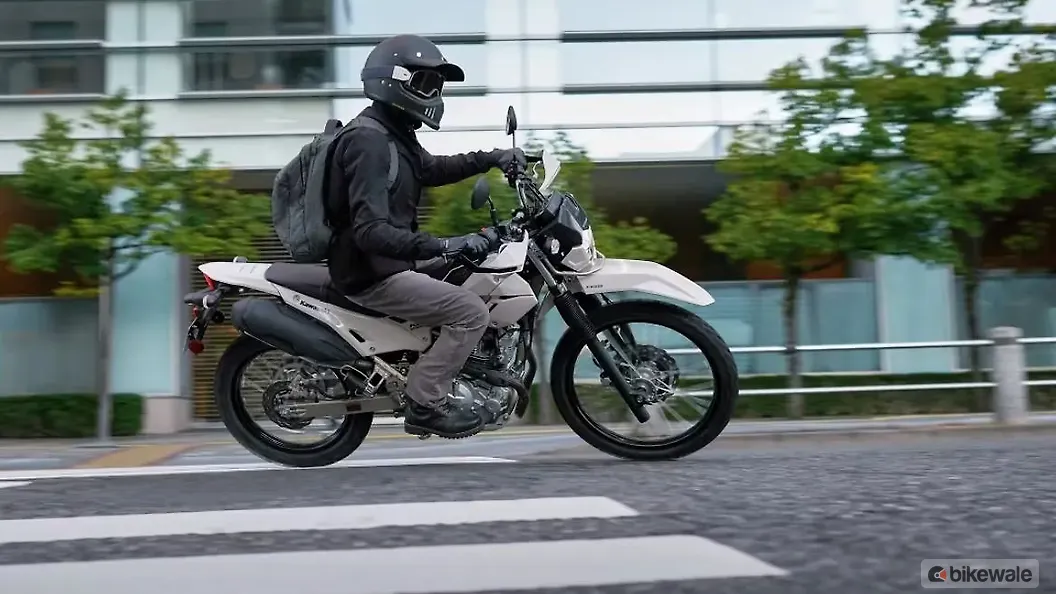 Kawasaki KLX 230 Right Side View Image – BikeWale