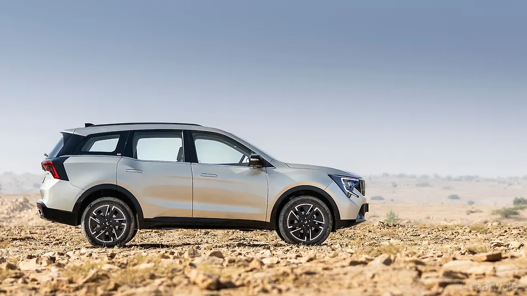 Mahindra XUV 7XO Right Side View