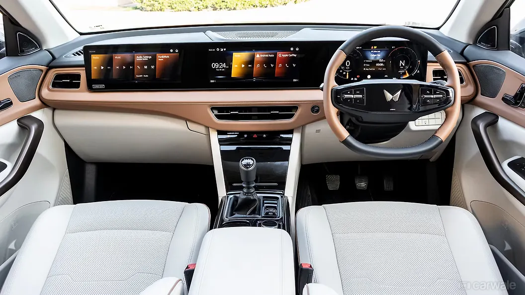 Mahindra XUV 7XO Dashboard