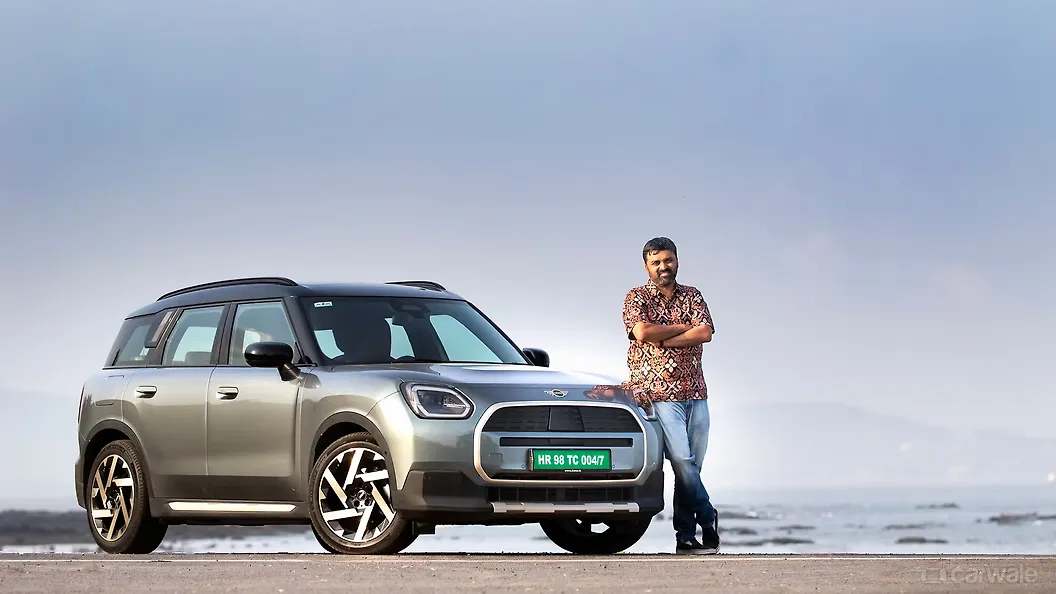 Mini Countryman Electric Left Front Three Quarter