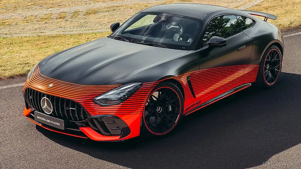 मर्सिडीज़ बेंज़ एएमजी जीटी 63 लेफ्ट फ्रंट थ्री क्वार्टर