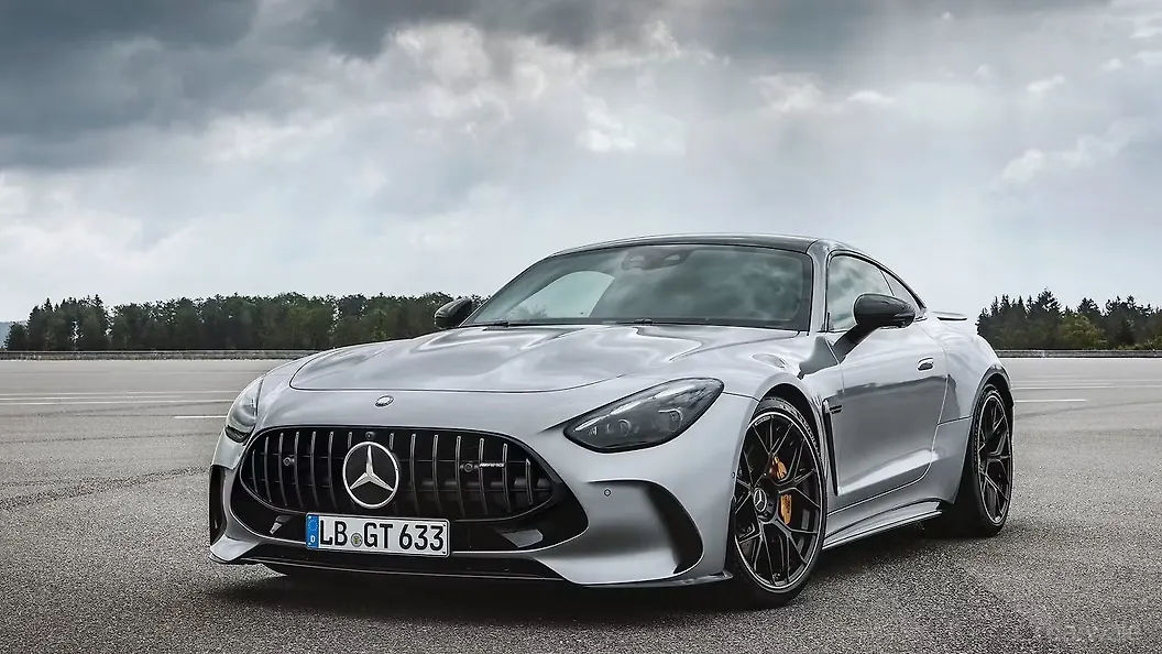 मर्सिडीज़ बेंज़ एएमजी जीटी 63 लेफ्ट फ्रंट थ्री क्वार्टर