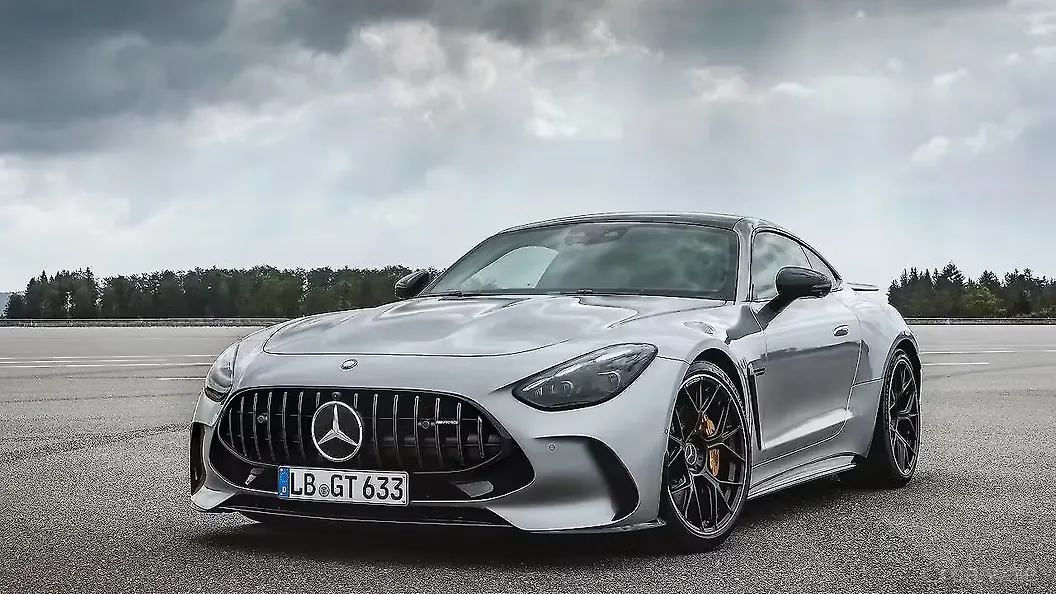 मर्सिडीज़ बेंज़ एएमजी जीटी 63 लेफ्ट फ्रंट थ्री क्वार्टर