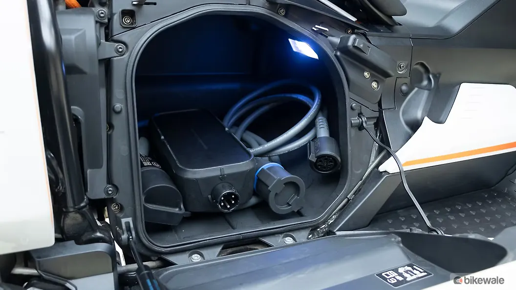 BMW CE 04 Portable Charger Image – BikeWale