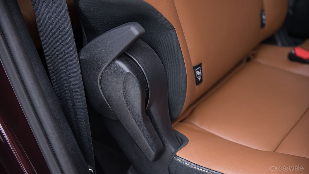 Discontinued Toyota Innova Crysta 2020 Second Row Seat Adjustment Manual