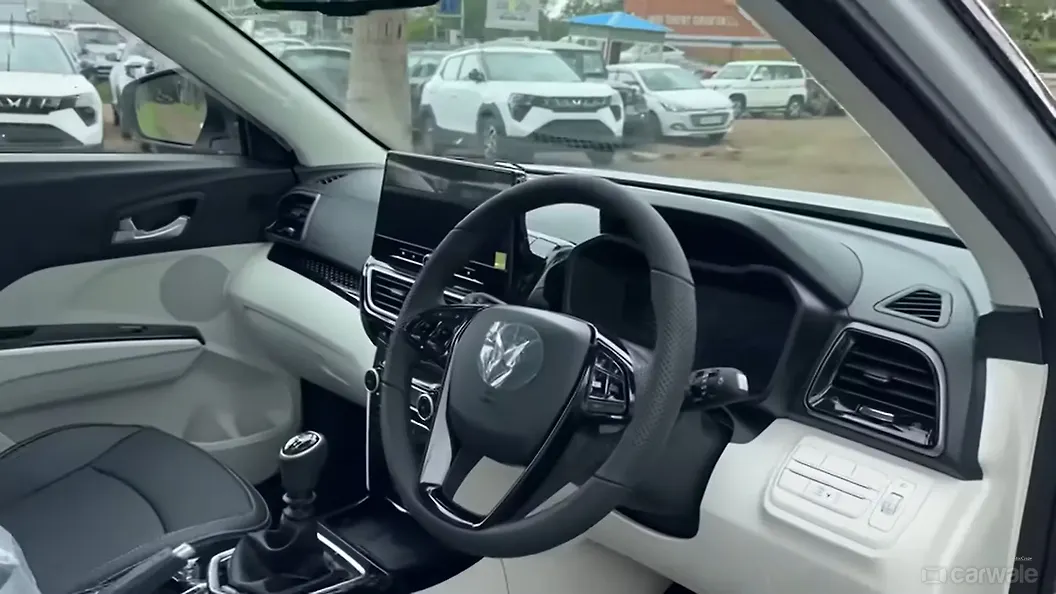 महिंद्रा XUV 3XO डैशबोर्ड