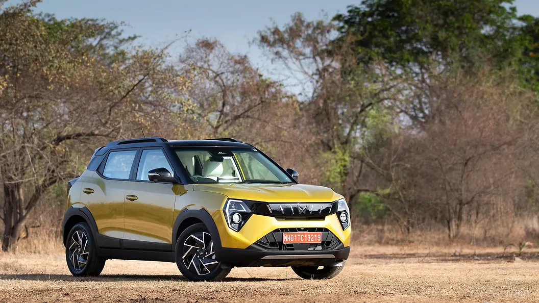 Mahindra XUV 3XO Right Front Three Quarter