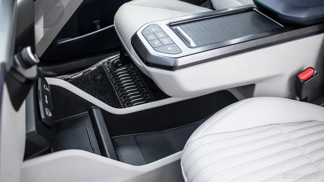 कारेन्स क्लाविस ईवी Center Console/Centre Console Storage इमेज, कारेन्स ...