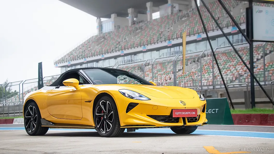 एमजी साइबरस्टर ठीक सामने तीन चौथाई