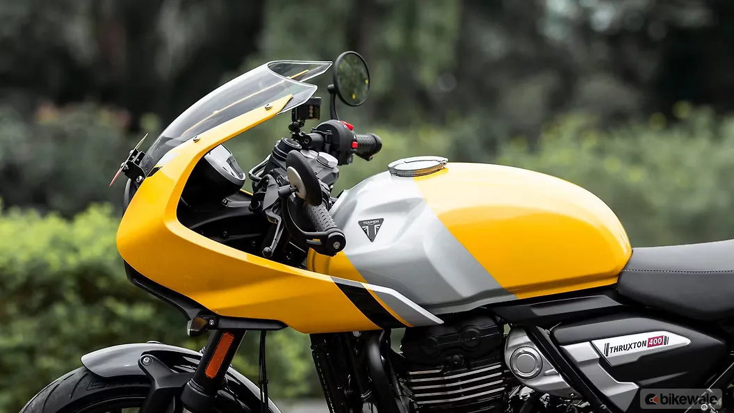 Triumph Thruxton 400 Right Side View