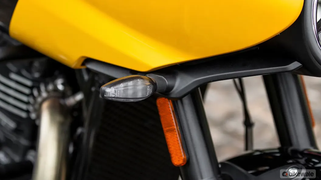 Triumph Thruxton 400 Right Side View