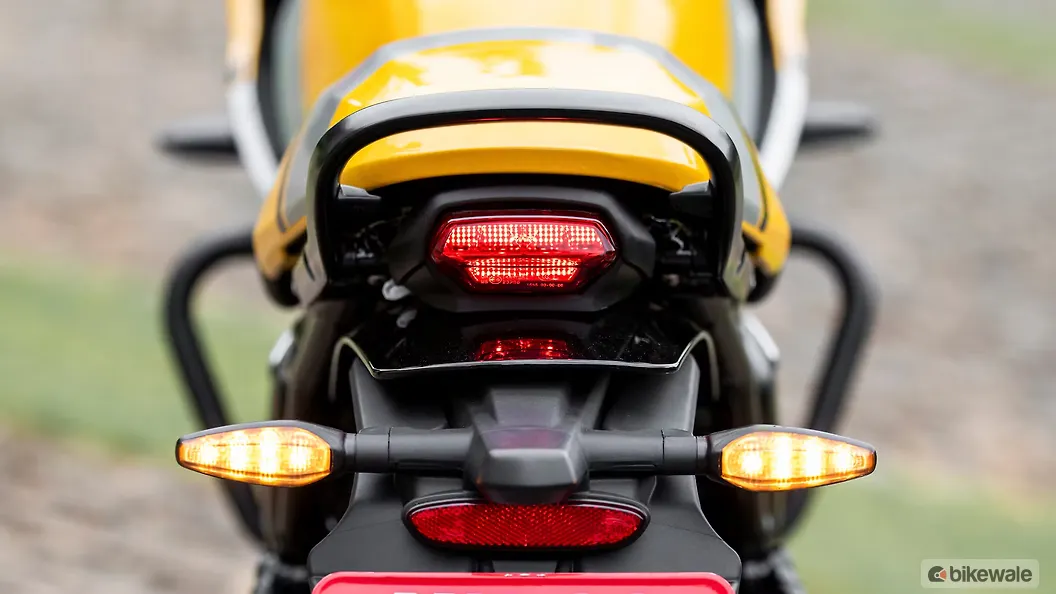 Triumph Thruxton 400 Right Side View