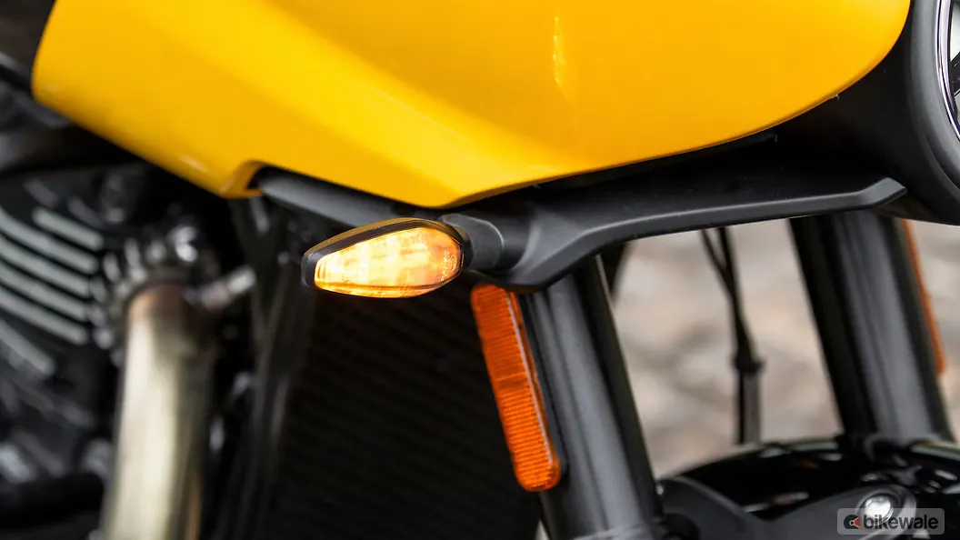 Triumph Thruxton 400 Right Side View