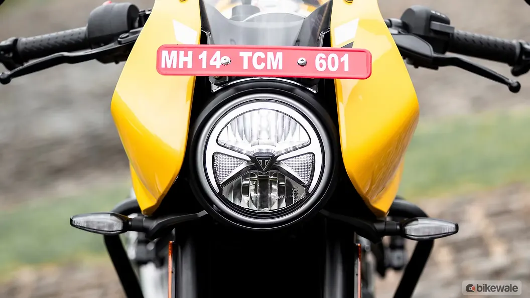 Triumph Thruxton 400 Right Side View