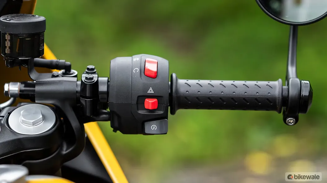 Triumph Thruxton 400 Right Side Handelbar Throttle Grip