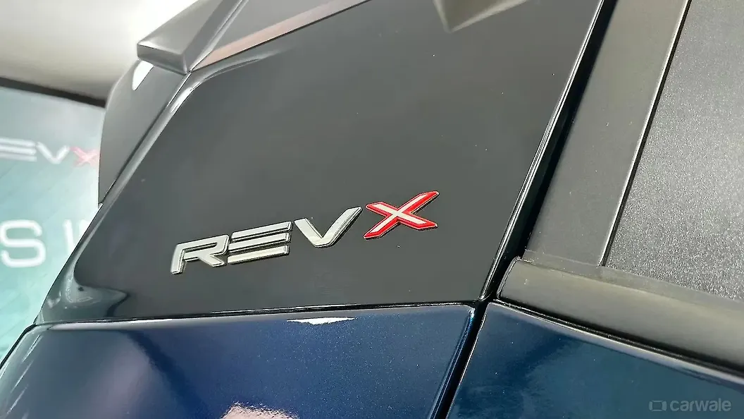 महिंद्रा XUV 3XO पिछला लोगो