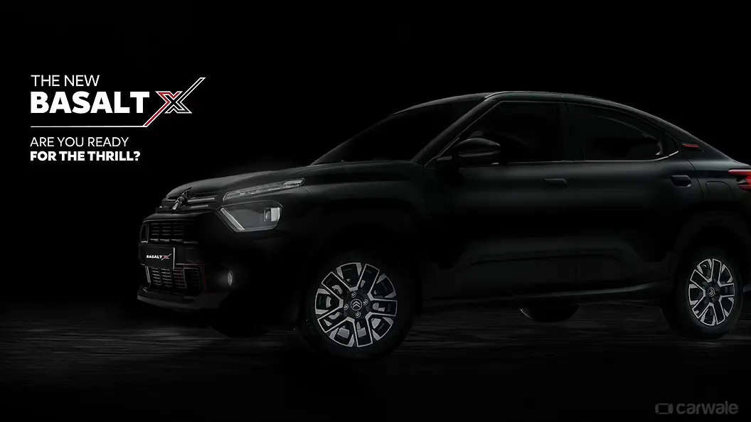 सिट्रोएन बसॉल्ट लेफ्ट फ्रंट थ्री क्वार्टर