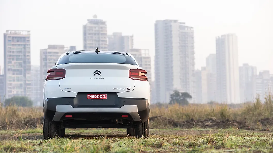 सिट्रोएन बसॉल्ट X पीछे का व्यू