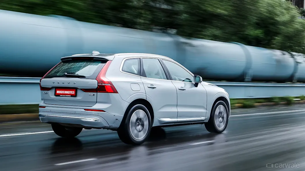 वॉल्वो xc60 राइट रियर थ्री क्वार्टर