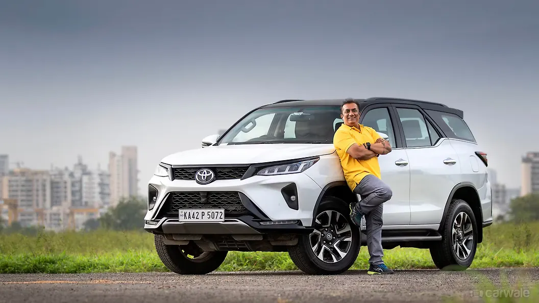 टोयोटा फ़ॉर्च्यूनर लिजेंडर लेफ्ट फ्रंट थ्री क्वार्टर टोयोटा फ़ॉर्च्यूनर लिजेंडर लेफ्ट फ्रंट थ्री क्वार्टर