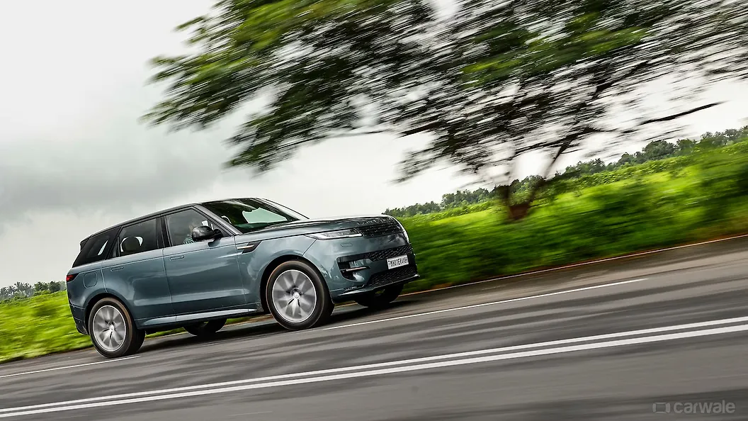 लैंड रोवर रेंज रोवर स्पोर्ट ठीक सामने तीन चौथाई