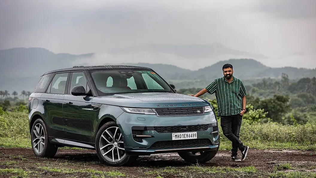 लैंड रोवर रेंज रोवर स्पोर्ट ठीक सामने तीन चौथाई