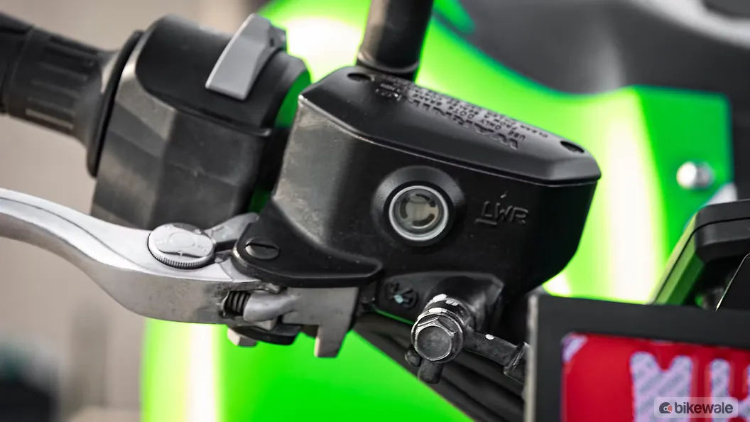 Kawasaki Z900 Front Suspension Preload Adjuster Image – BikeWale